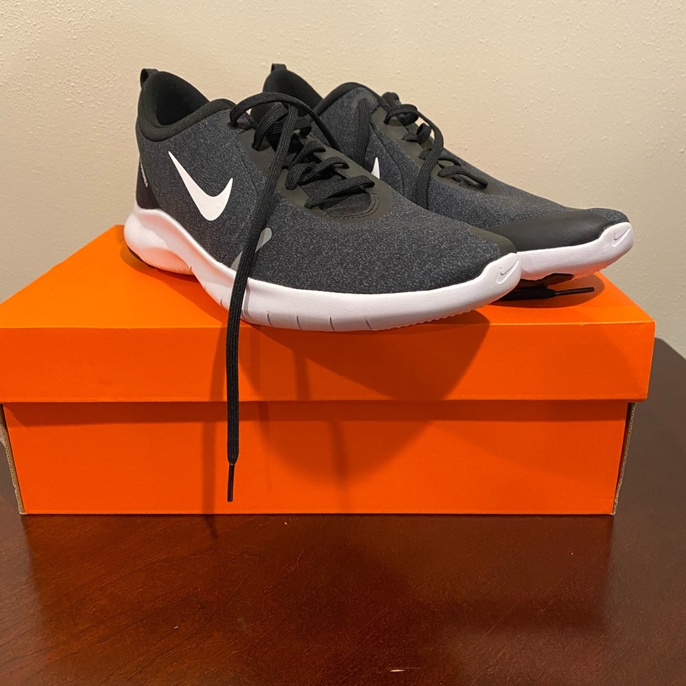 Nike Flex Experience RN 8